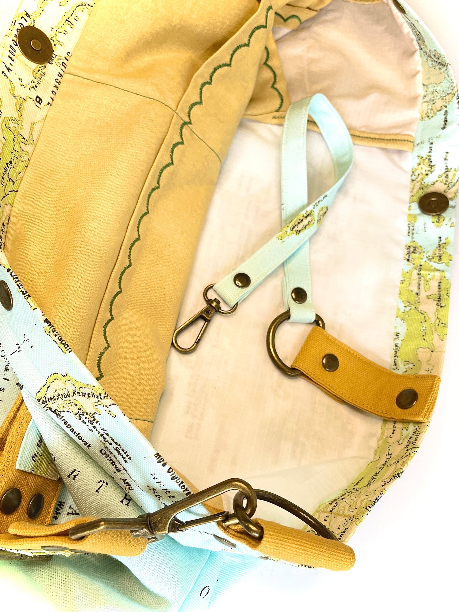 BZAWR1-babzetta-wanderer-bbff-bag-decorative-stiching