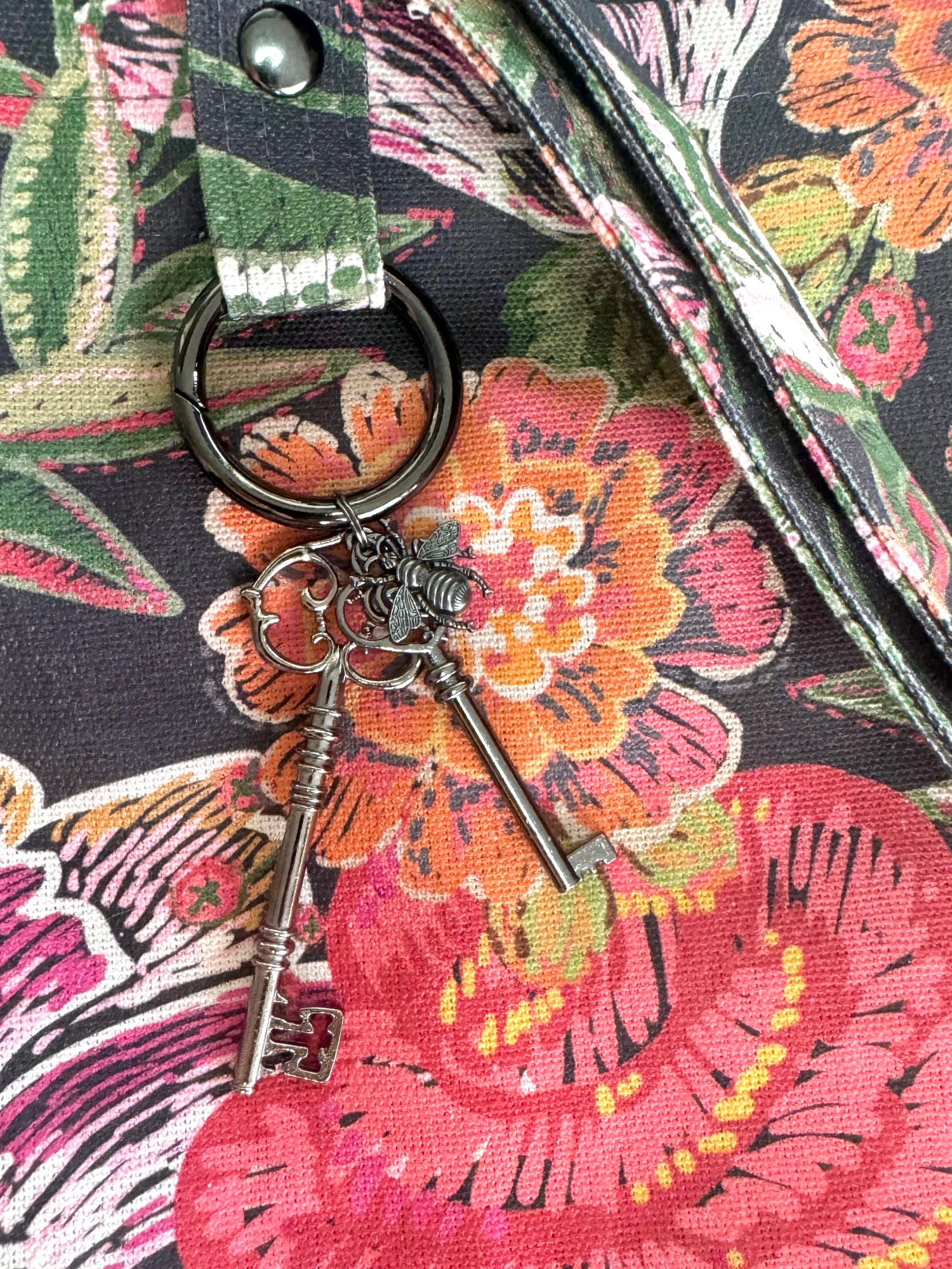 babzetta jezebel's garden bbff bag key charms feature