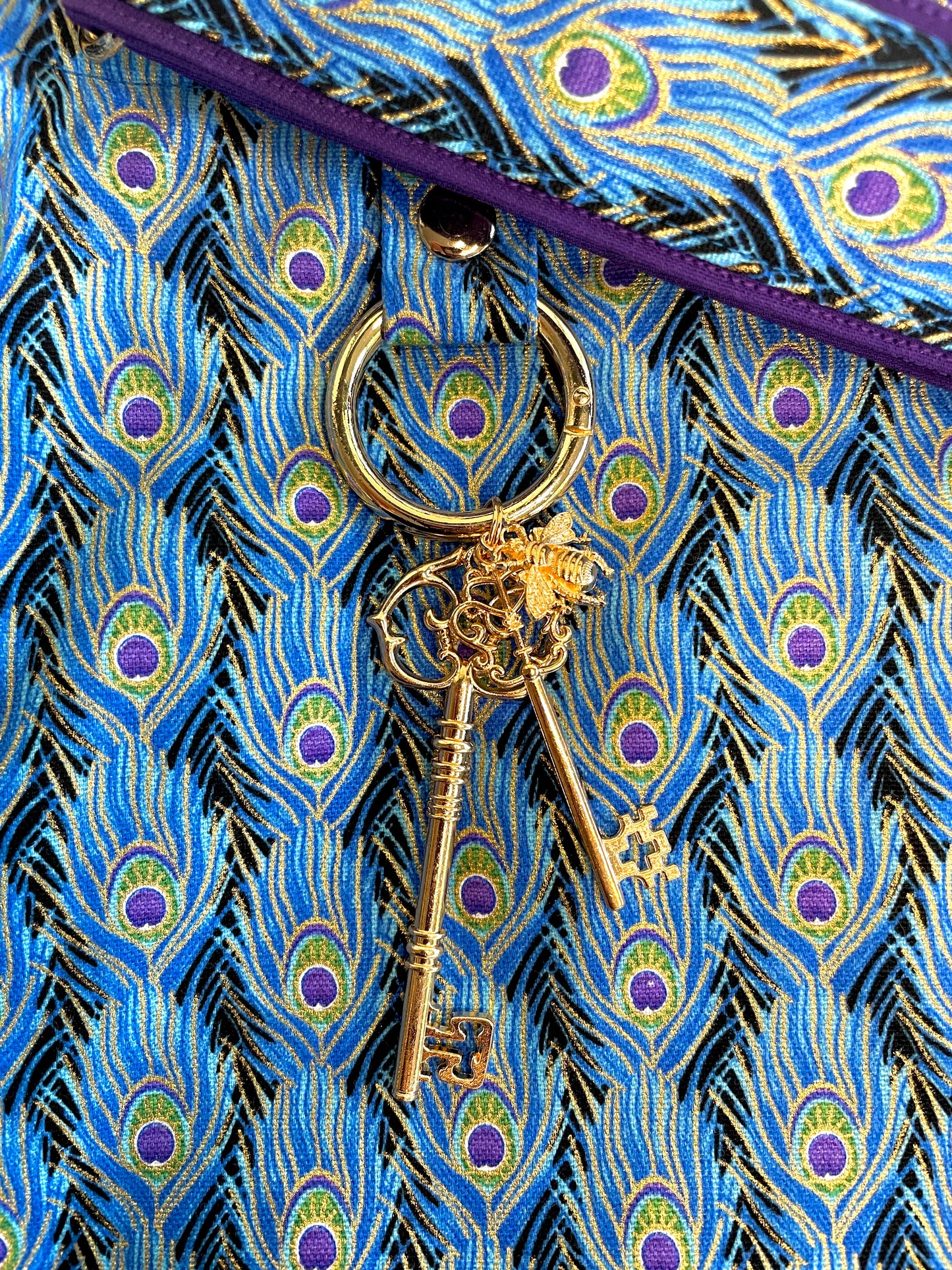 BZAPPS-babzetta-peacock-plumes-bbff-bag-keycharm-feature