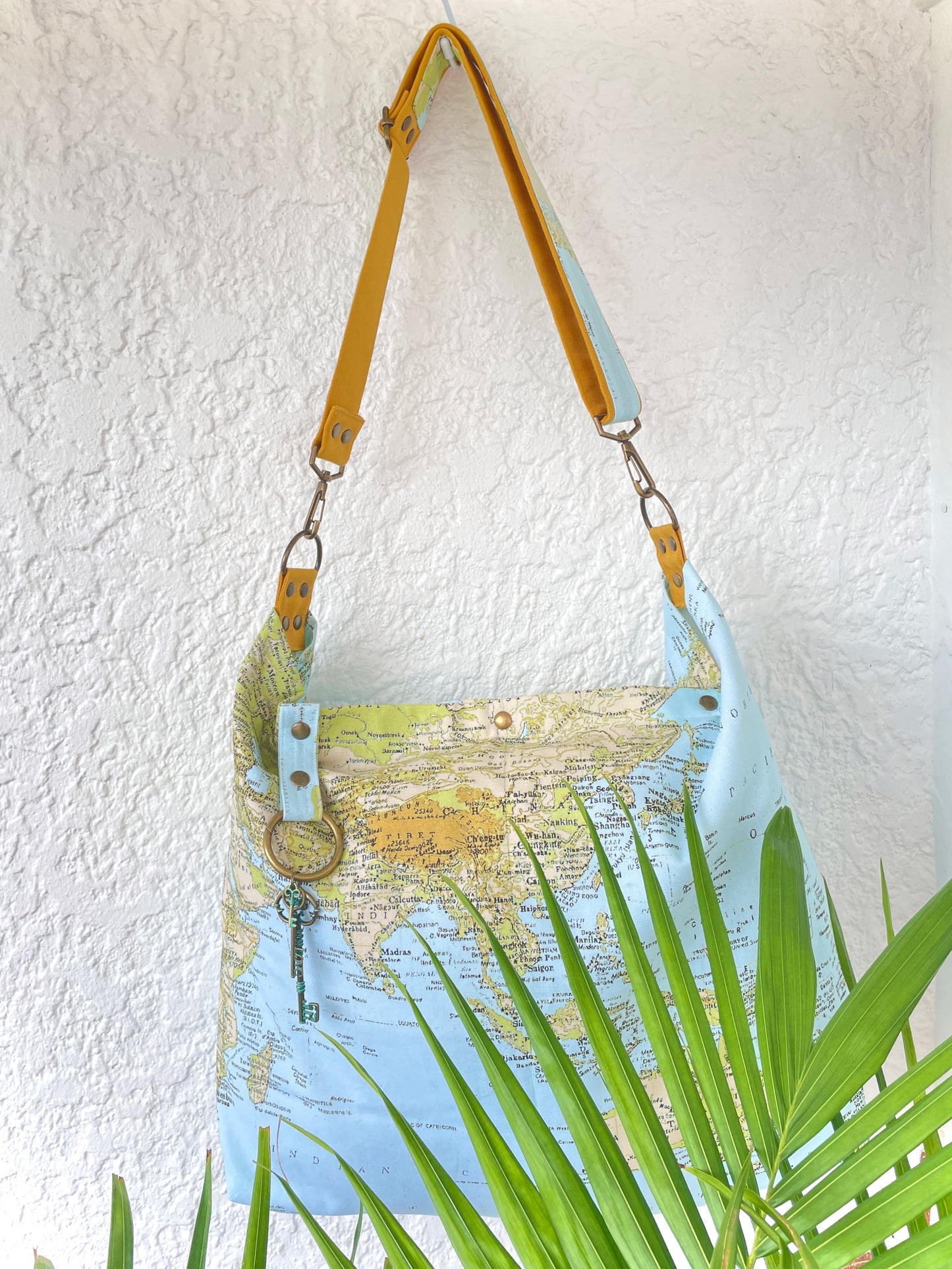 BZADBH1-babzetta-desert-blush-bbff-bags-hanging-solo with palms